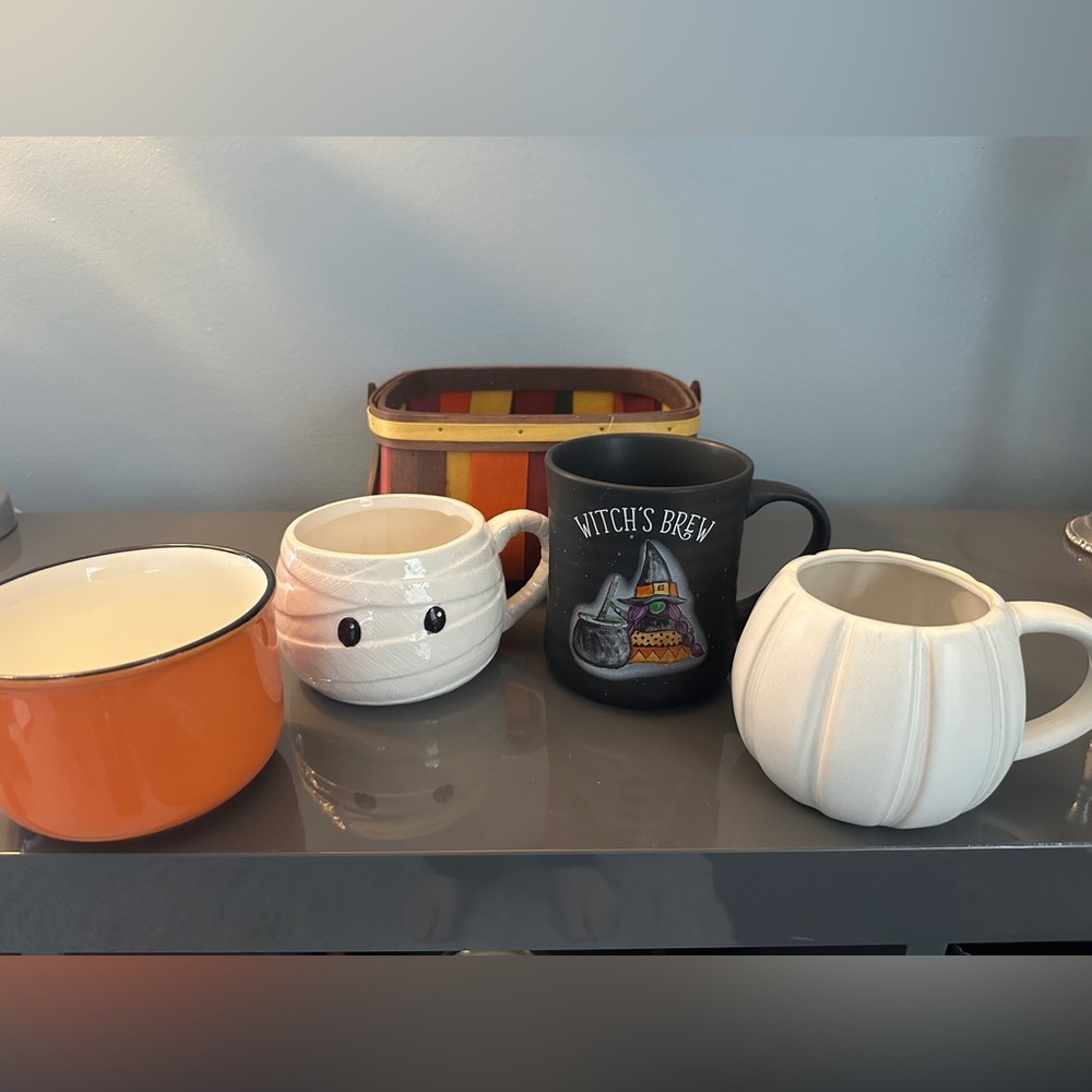 🎃 $10 Takes All! 4 Halloween/Fall Mugs & Wooden Basket